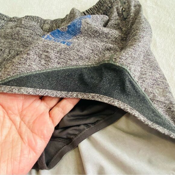 LULULEMON HOTTY HOT SHORT II 2.5” - Picture 4 of 11